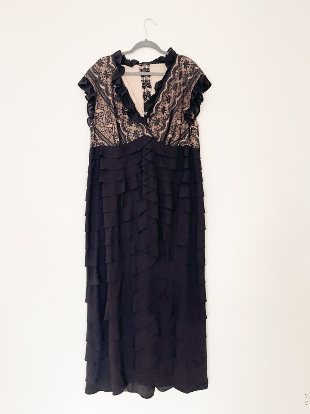 Adrianna Papell Boutique Cap Sleeve long black dress